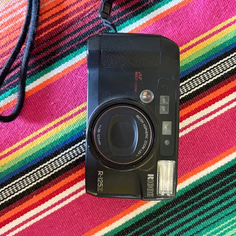 Ricoh‎ R-125Z 35mm Film Camera 38-125mm Aspheric Zoom AF Multi 7 Zone Black